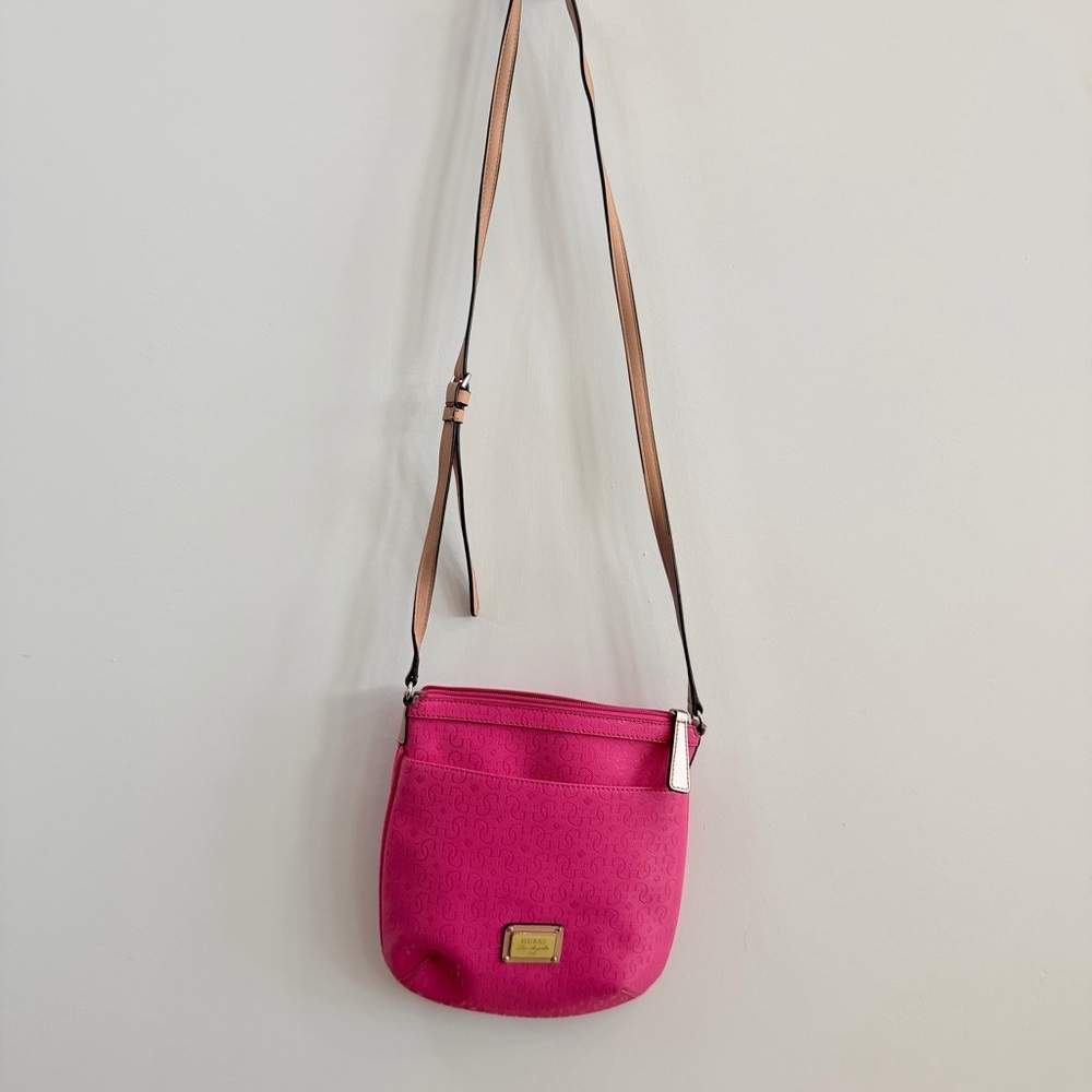 💗 GUESS Vibrant Pink Crossbody Purse